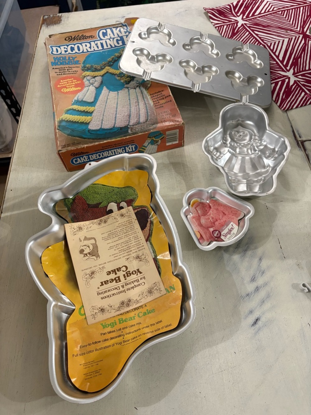 Vintage Lot of Wilton  Aluminum  - Home Kitchen Cake Decorating Kit Pans Retro